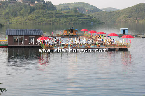 湖南省婁底市新化縣車(chē)田江水上漂浮游泳池